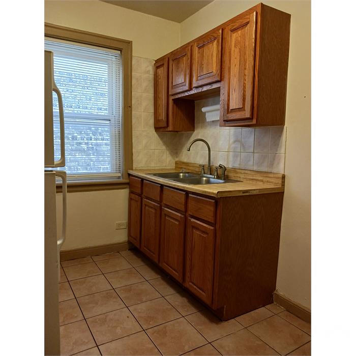 1134 N Lawler Ave